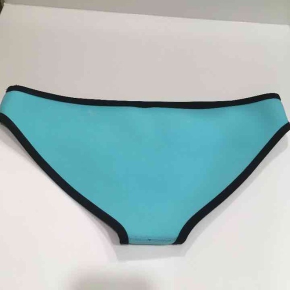 Triangl Bottom - Picture 3 of 4